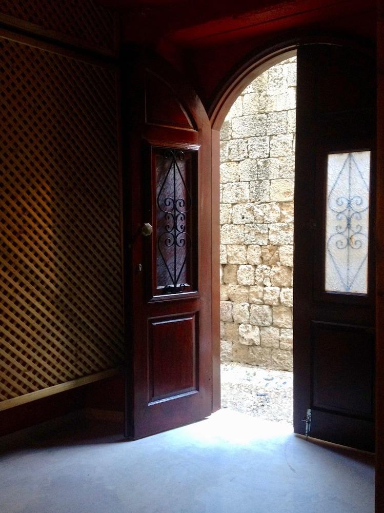 Auberge 32 Old Town Rhodes City Exterior photo